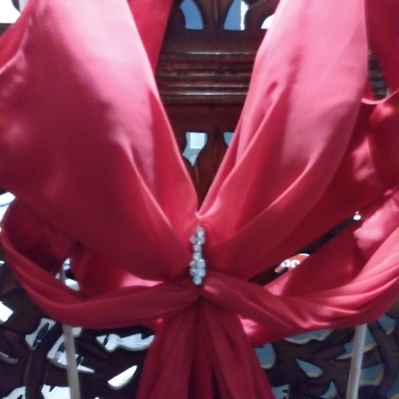 Prom dress made by flip its a size 6 and a rose red color - Picture 3 of 4